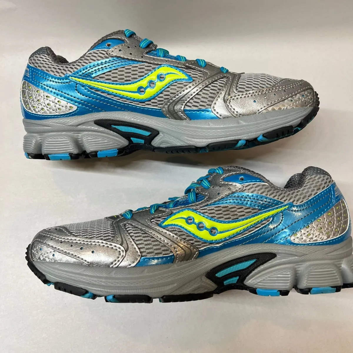 Women's Saucony Cohesion 5 Running Shoe  Blue/Gray/Green Size 7.5 Wide - Preowned