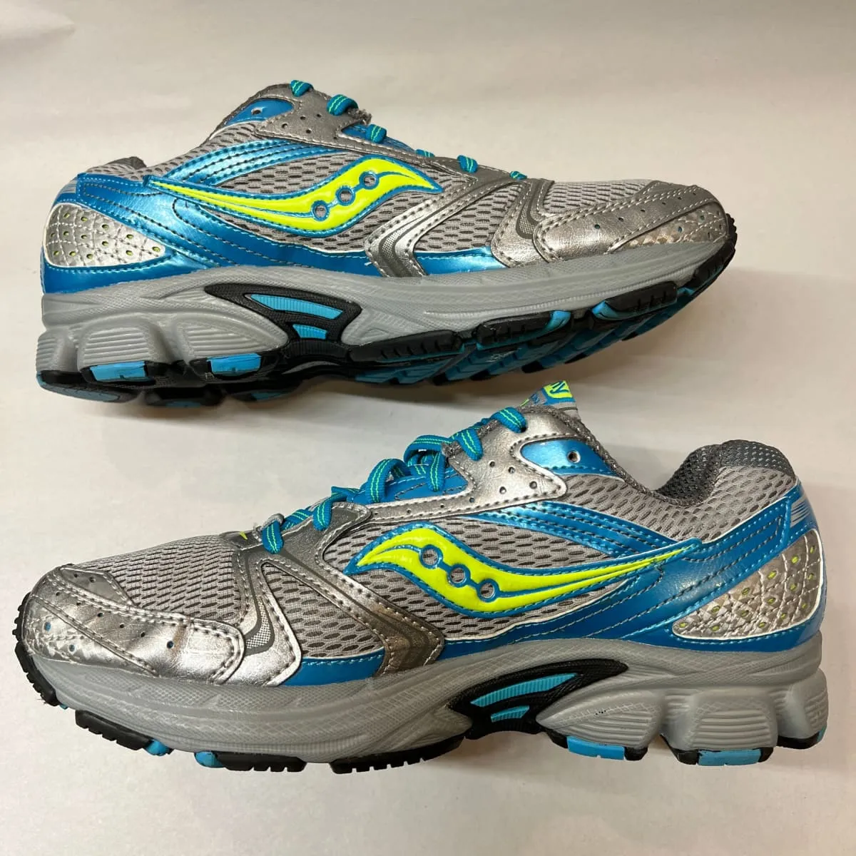 Women's Saucony Cohesion 5 Running Shoe  Blue/Gray/Green Size 8.5 Wide - Preowned