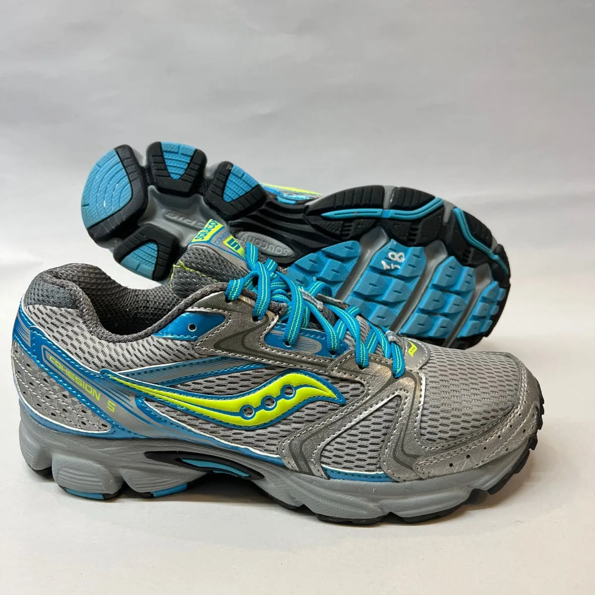 Women's Saucony Cohesion 5 Running Shoe  Blue/Gray/Green Size 8.5 Wide - Preowned