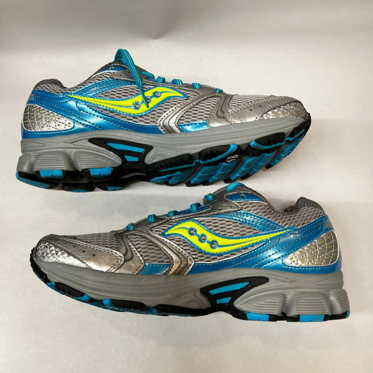 Women's Saucony Cohesion 5 Running Shoe  Blue/Gray/Green Size 8.5M - Preowned