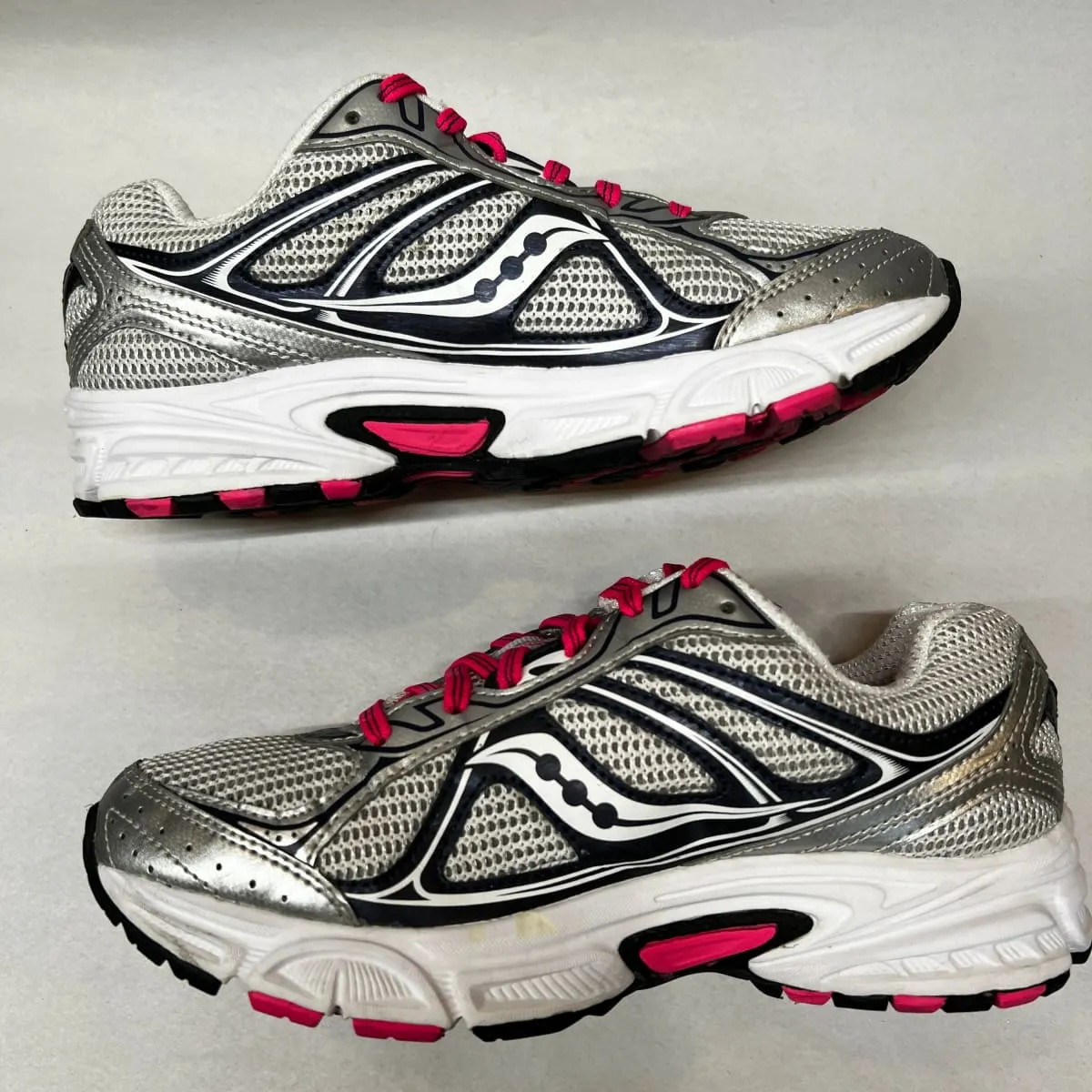 Women's Saucony Cohesion 7 Running Shoe Silver/Pink 7 Wide - Preowned