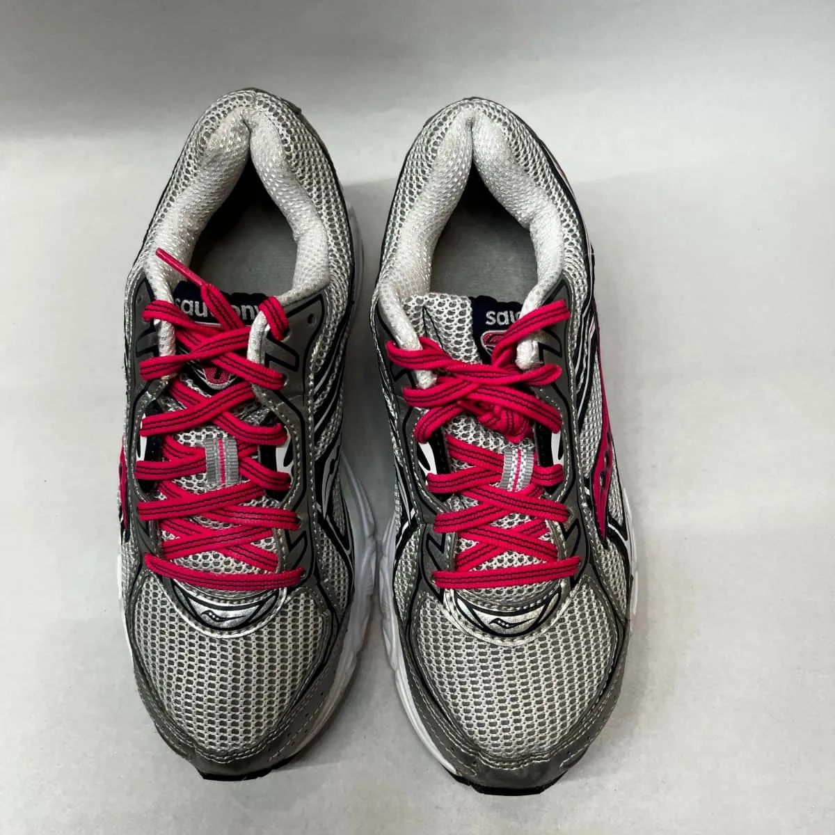 Women's Saucony Cohesion 7 Running Shoe Silver/Pink 7 Wide - Preowned