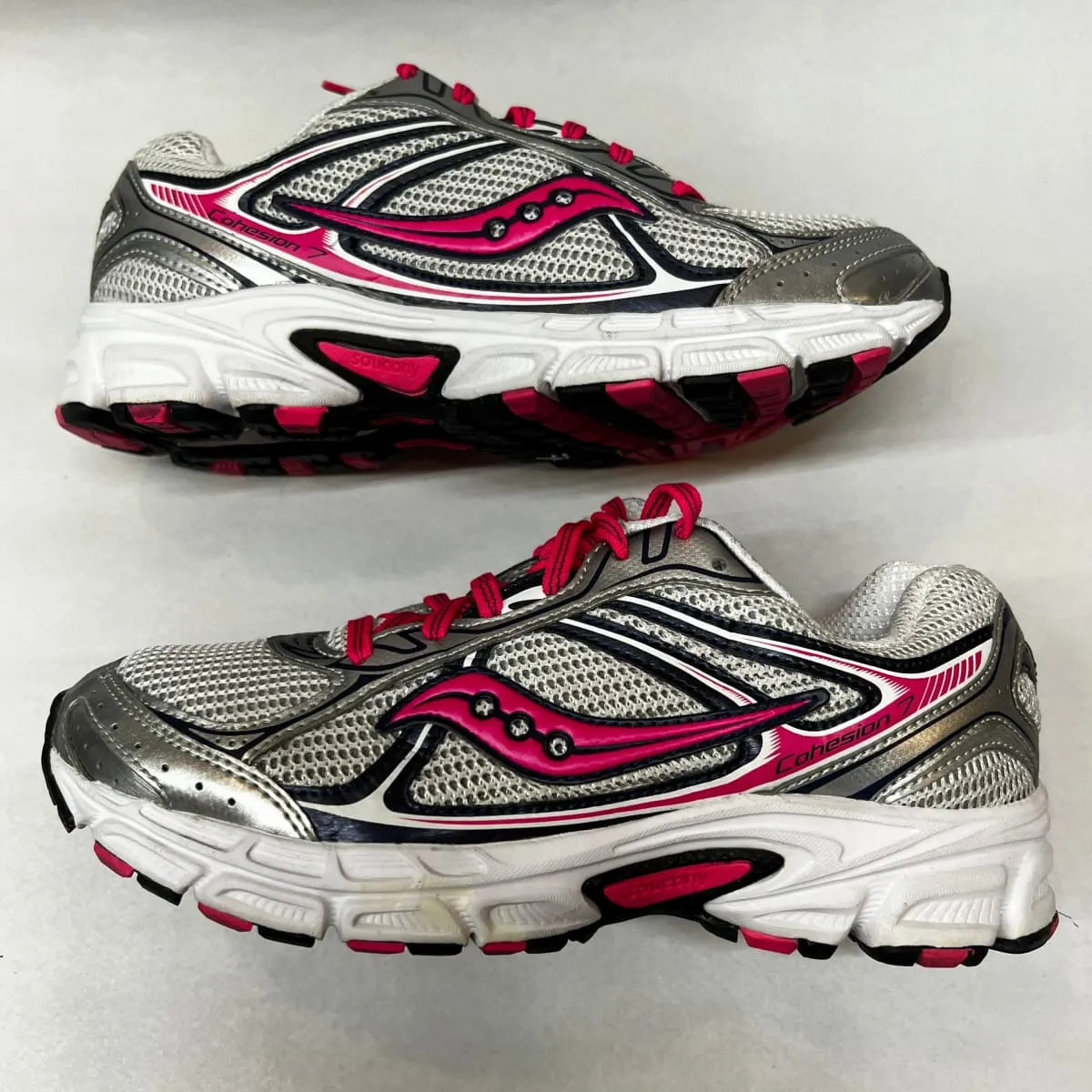 Women's Saucony Cohesion 7 Running Shoe Silver/Pink 7 Wide - Preowned