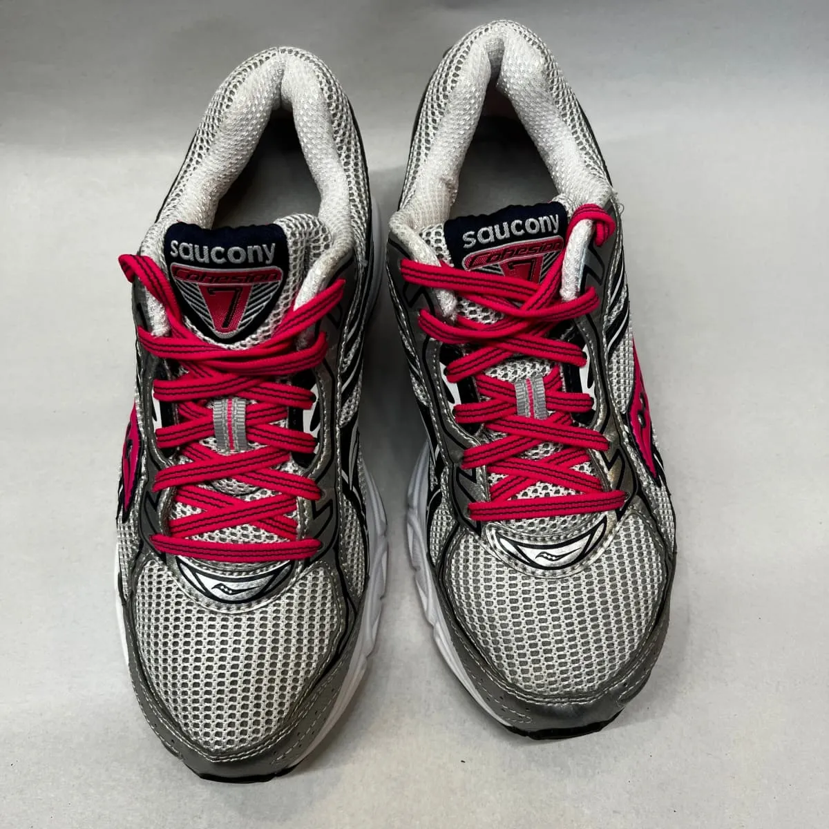 Women's Saucony Cohesion 7 Running Shoe Silver/Pink 8 Wide - Preowned